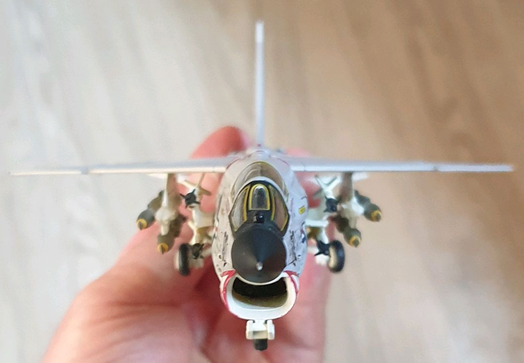 에어리어88의 F-8E 크루세이더--1