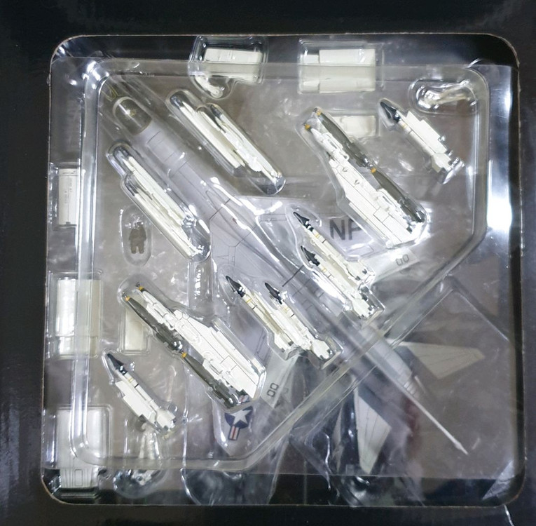 에어리어88의 F-8E 크루세이더--3