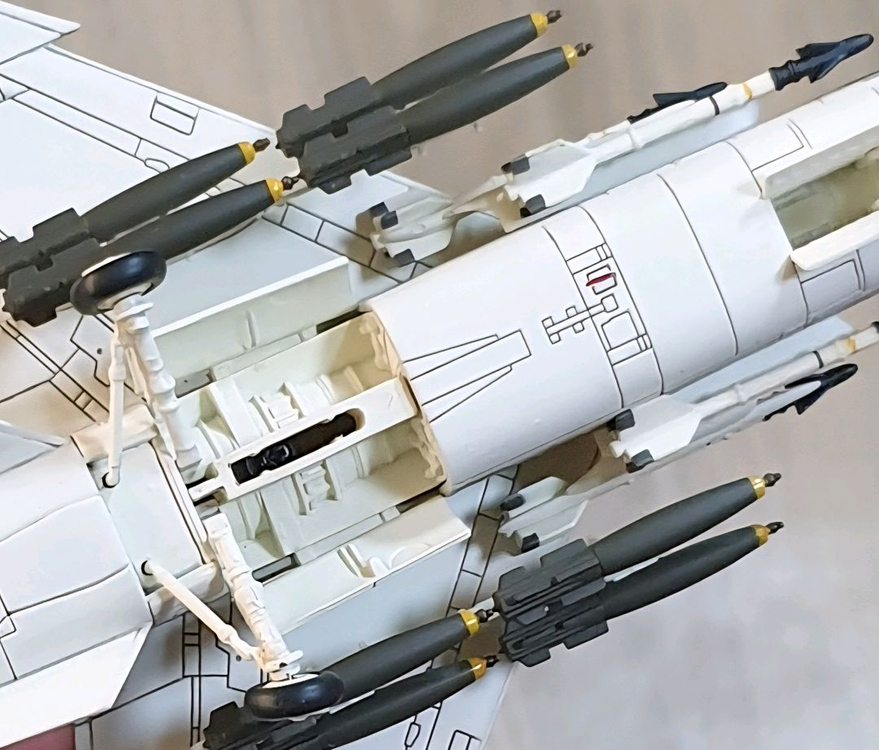 에어리어88의 F-8E 크루세이더--4