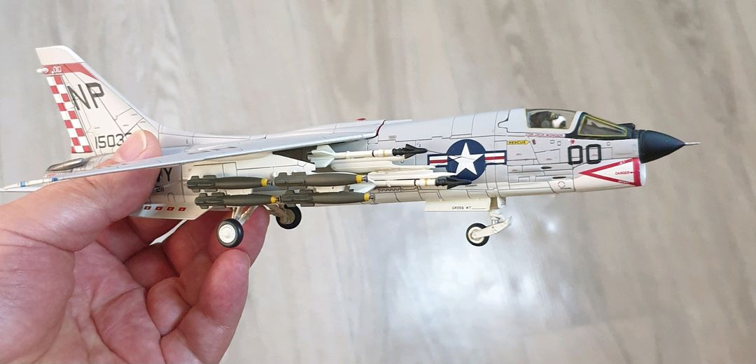 에어리어88의 F-8E 크루세이더--5