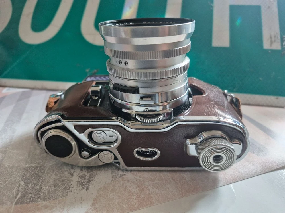 빈티지 Kodak Retina Reflex III 카메라와 명품 슈나이더 50mm렌즈 이미지