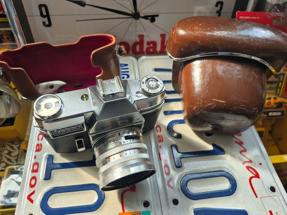 빈티지 Kodak Retina Reflex III 카메라와 명품 슈나이더 50mm렌즈 이미지