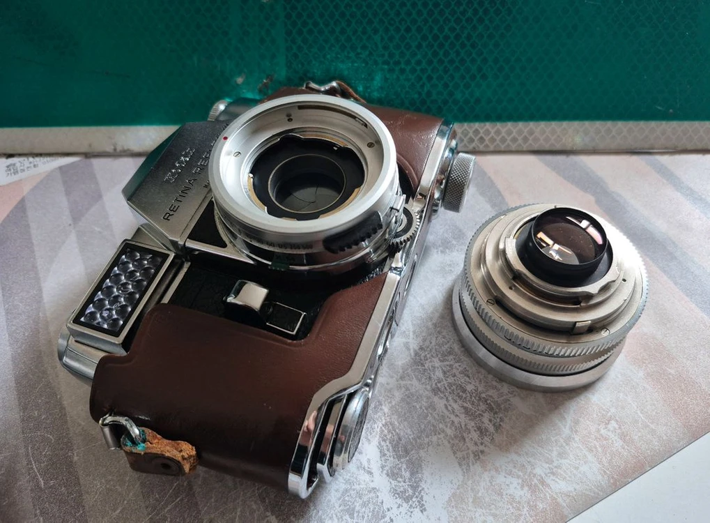 빈티지 Kodak Retina Reflex III 카메라와 명품 슈나이더 50mm렌즈 이미지