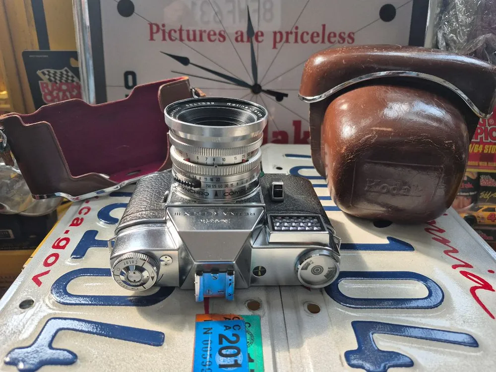 빈티지 Kodak Retina Reflex III 카메라와 명품 슈나이더 50mm렌즈 이미지