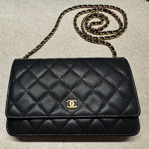 샤넬 WOC 캐비어 블랙 금장 체인백