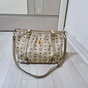 (1번)정품mcm베이지숄더백 택포49,000원