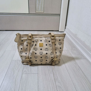 (2번)정품mcm베이지숄더백 택포49,000원