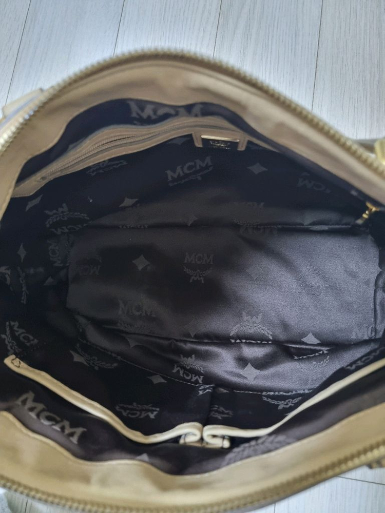 (2번)정품mcm베이지숄더백 택포49,000원--2