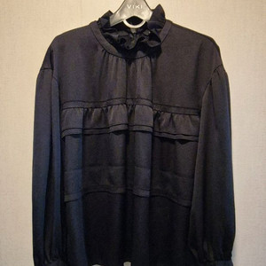 레니본 프릴넥 프릴 블라우스 블랙