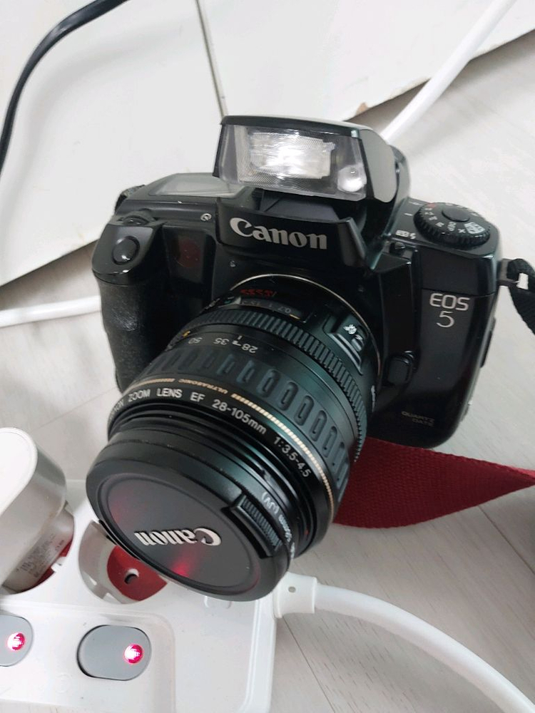 DSLR 카메라 + 28-105mm 렌즈 세트 이미지