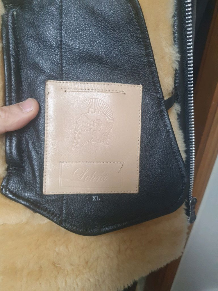 론트 리얼 무스탕 이미지