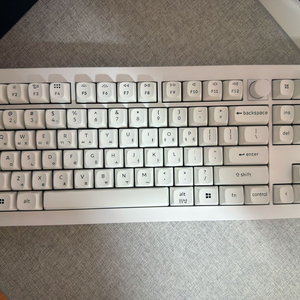 키크론 V3 MAX 무선키보드 (저소음적축) 싸게 팝니디.