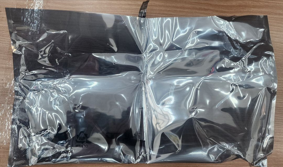 아수스 라데온 RX570 박스만 + 약간의 부속품--3