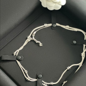 새상품 샤넬 롱 네클리스 메탈 실버 ABE260 정가이하