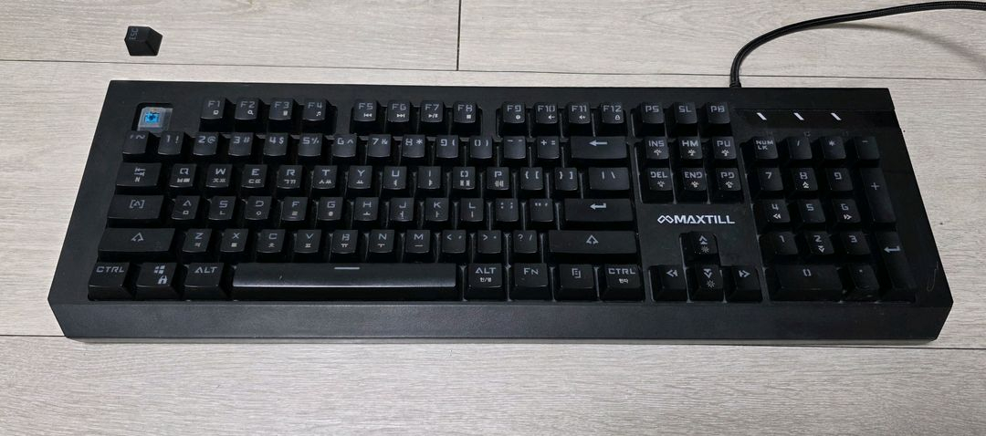 기계식키보드, 로지텍 게이밍 마우스, 스피커, 마이크 일괄 판매합니다.--6