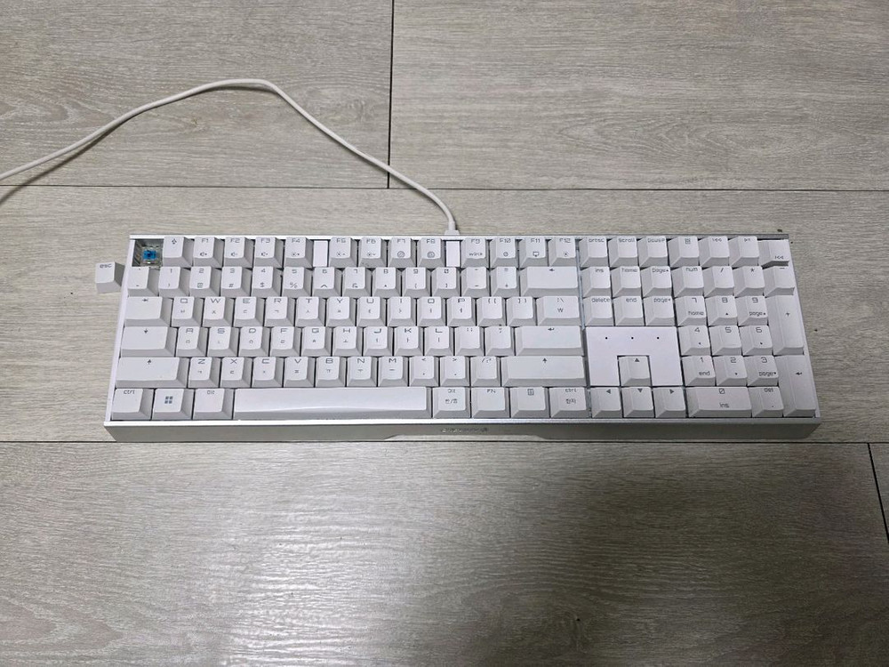 기계식키보드, 로지텍 게이밍 마우스, 스피커, 마이크 일괄 판매합니다.--8