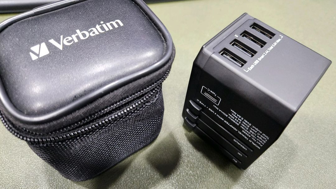 전세계 어디라도 버바팀 Verbatim 여행용 멀티 충전기 파우치 포함 #2--0