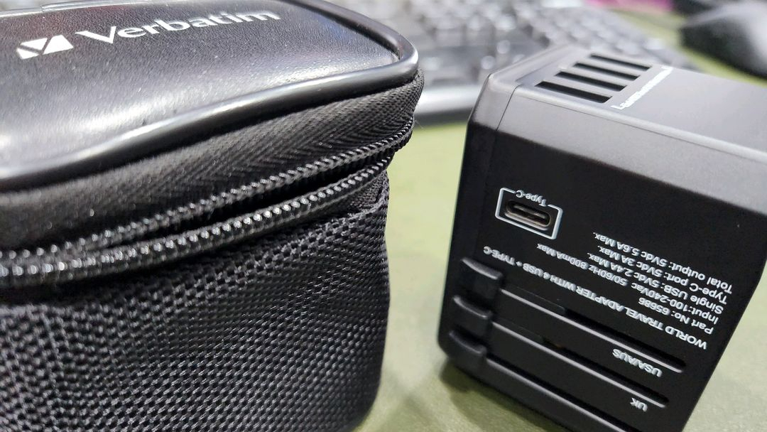 전세계 어디라도 버바팀 Verbatim 여행용 멀티 충전기 파우치 포함 #2--1