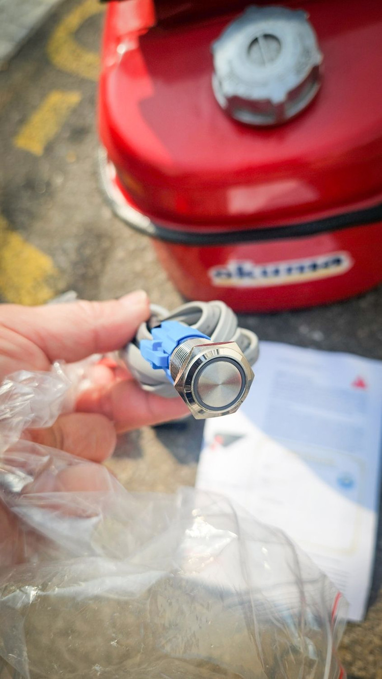 (미사용) 순수 정현파 GSP 차박 캠핑 인버터 12v 220v 2000w 팝니다 이미지