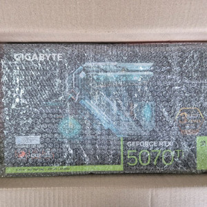GIGABYTE 지포스 RTX 5070 Ti GAMING OC D7 16GB 팝니다.