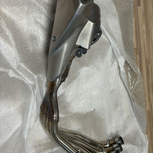 23년식 cbr650r 순정 머플러 이미지