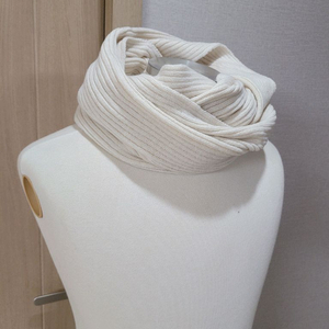 몰리Mouli 니트 넥워머 아이보리