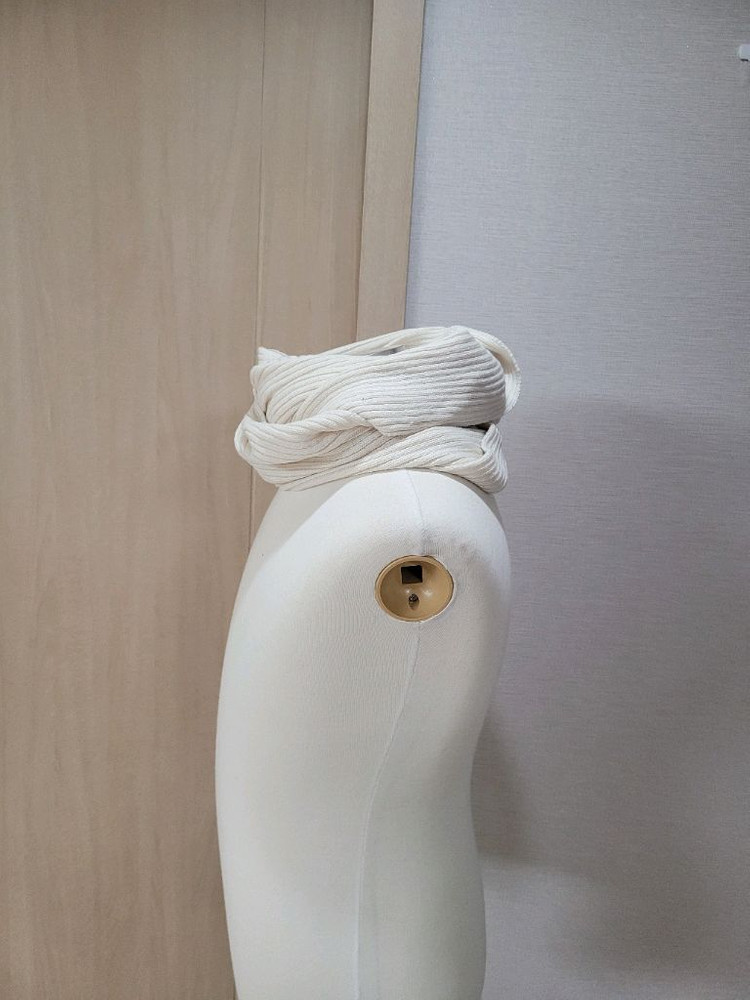 몰리Mouli 니트 넥워머 아이보리--4