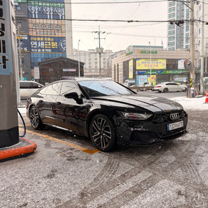 아우디 A7 55TFSI 24년식 블랙/브라운 운용리스 승계