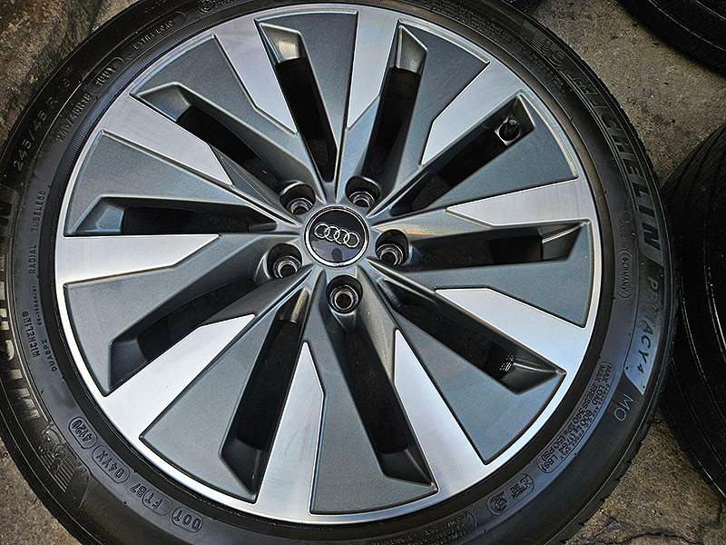 아우디 C8 A6 45TFSI 정품 18인치 휠타이어셋트--2