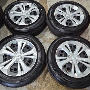 쉐보레 트랙스 크로스오버 17인치 순정 휠타이어 판매합니다 이미지