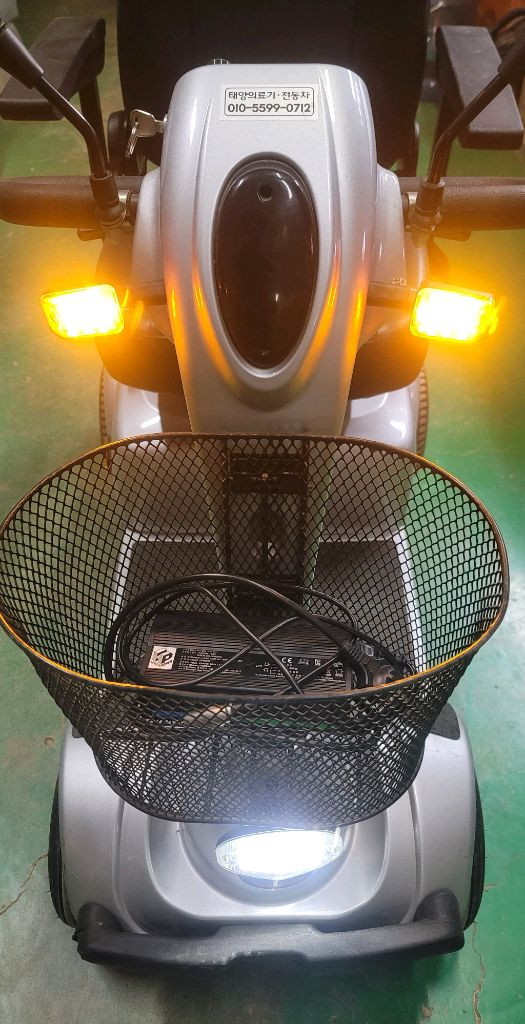 전동 스쿠터 운반차 4륜 이미지