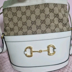 구찌 홀스빗 버킷백 화이트