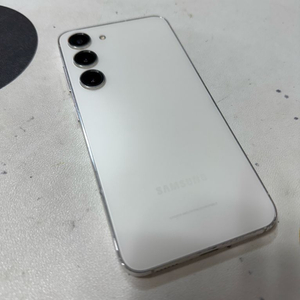 갤럭시S23 무잔상 크림색상