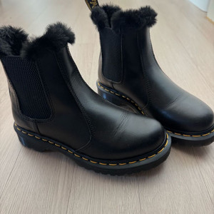 닥터마틴 퍼 안감 첼시부츠