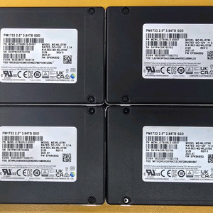 삼성 PM1733 4TB (3.84TB) SSD 2.5인치 PCIe 4.0 x4 U2 U.2 이미지