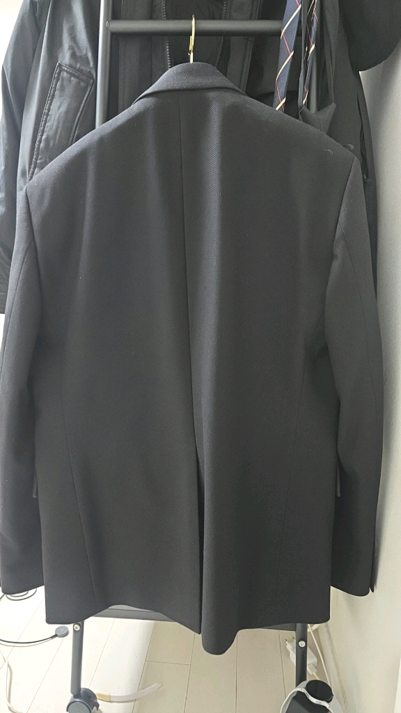 메르고 뷰스 정장(수트) 셋업(블에이저, 팬츠) 블랙 M 팝니다.--2