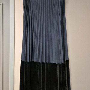 산드로 벨벳 배색 플리츠 스커트