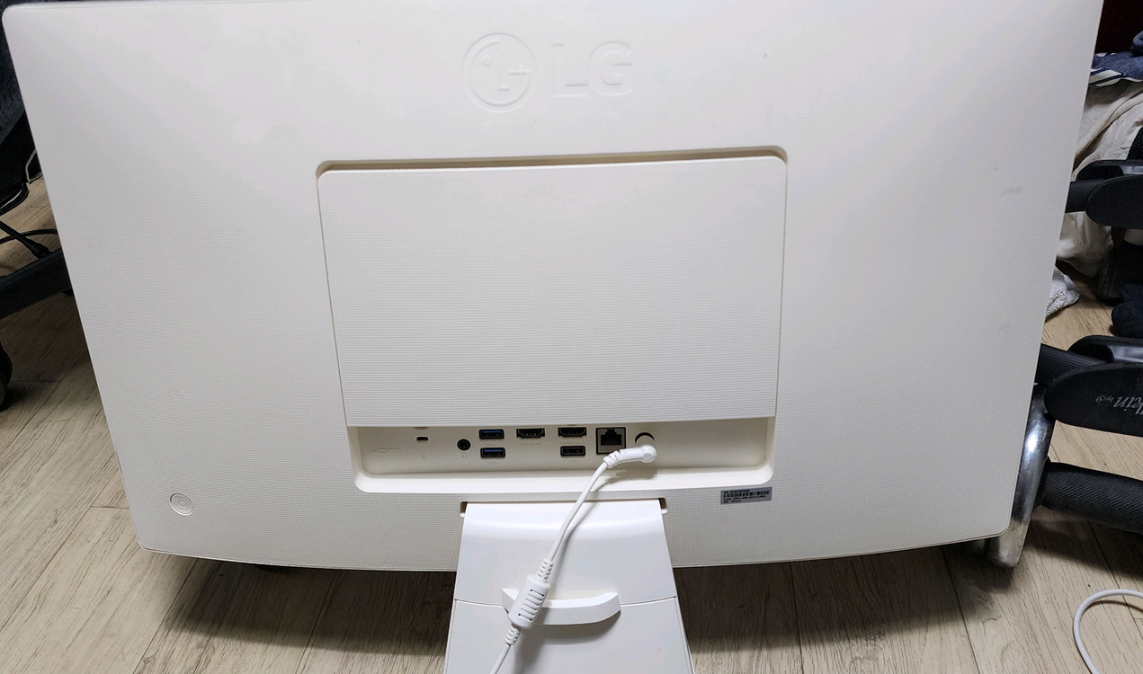 LG 24V570 24인치 일체형 PC i3 7세대 ddr4 4g ssd 128--1