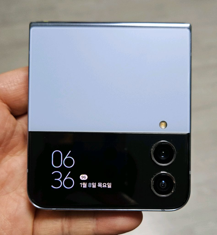 갤럭시 Z플립4 블루 256GB A급 싸게 팝니다.--1