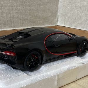 1:18 오토아트 부가티 시론 블랙 다이캐스트