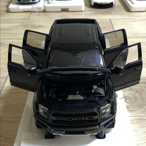 1:18 오토아트 랩터 블랙 다이캐스트