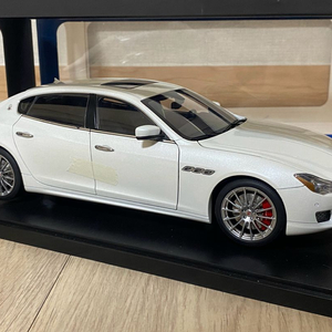 1:18 오토아트 마세라티 콰트로포르테 다이캐스트