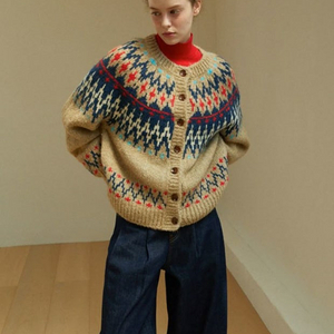 그린버터 노르딕 신민아 가디건 이미지