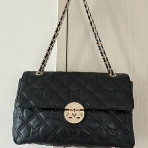 메트로시티 퀼팅 체인 숄더백 블랙 미듐 사이즈