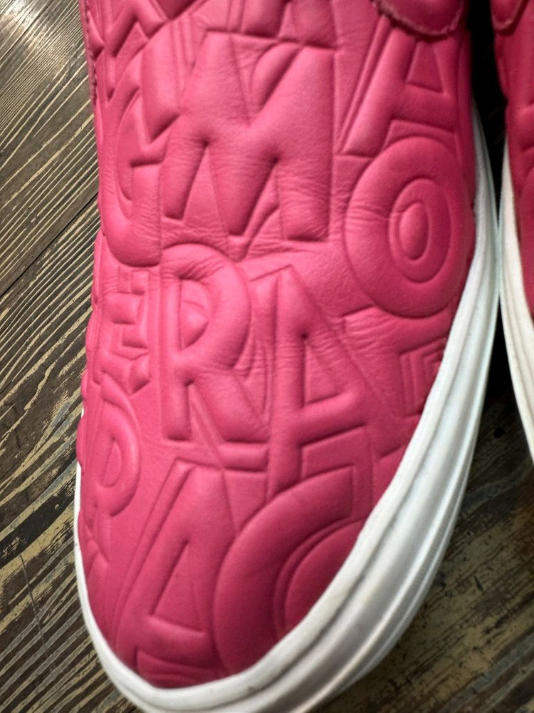 페라가모 엠보 핑크 슬립온 (245~250)--1