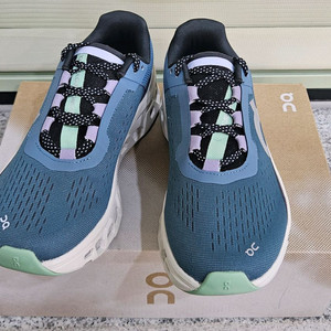 온러닝 클라우드몬스터 여성 런닝화 235mm 새상품 더스트 베이퍼 색상