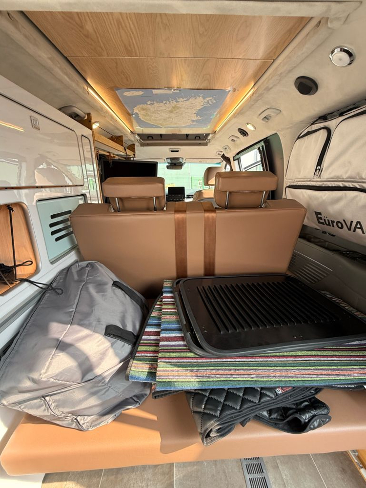 스타리아 캠핑카 라운지 4WD 유로밴홈 4인승--4