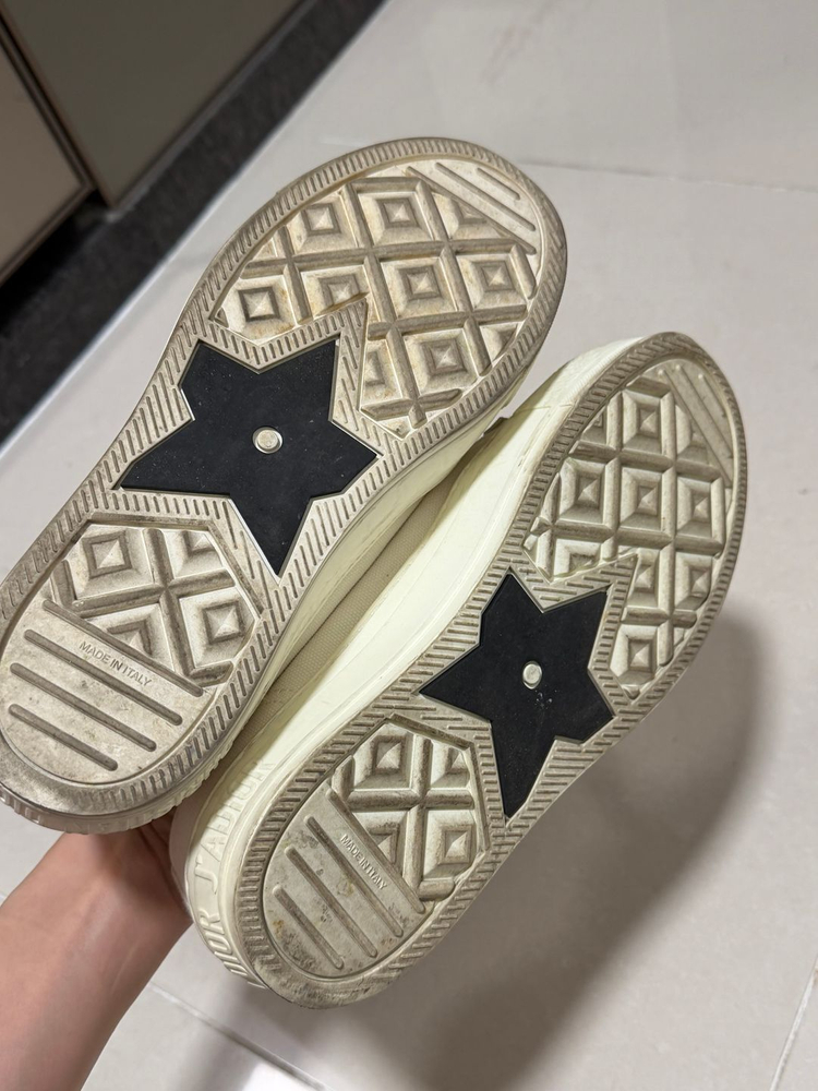 디올 운동화 판매합니다. 이미지