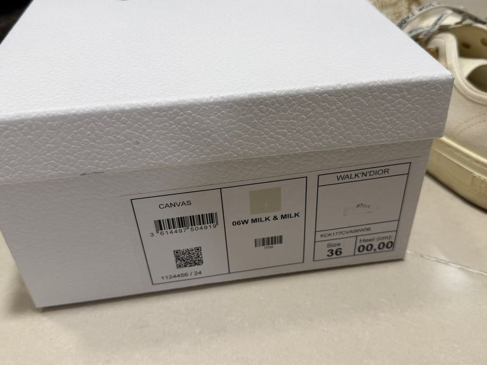 디올 운동화 판매합니다. 이미지