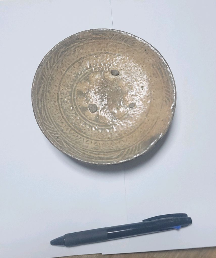 도자기, 문화재 관리국 스티커 부착됨.--3